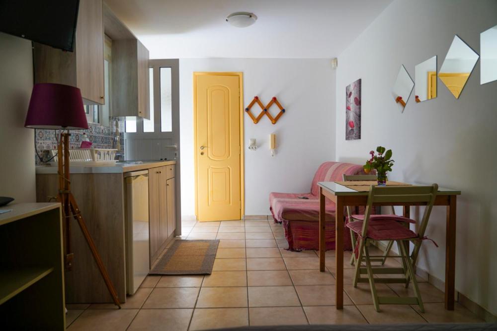 Cosy Guest House With Private Yard Saronida Kültér fotó