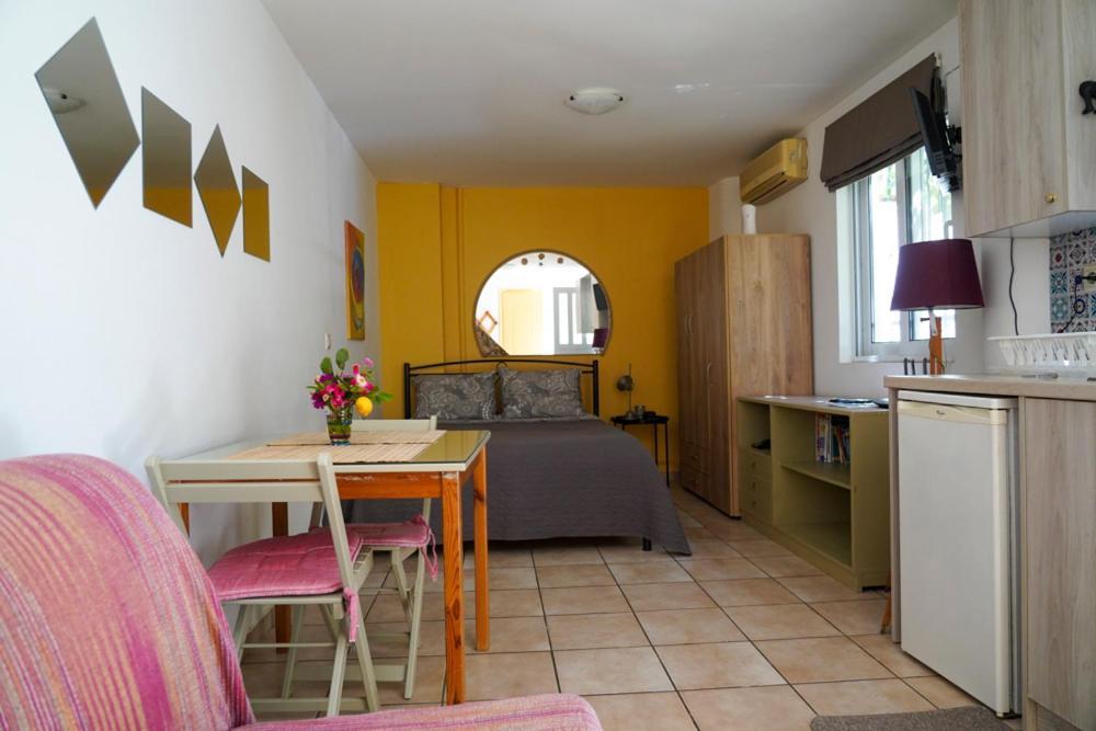 Cosy Guest House With Private Yard Saronida Kültér fotó